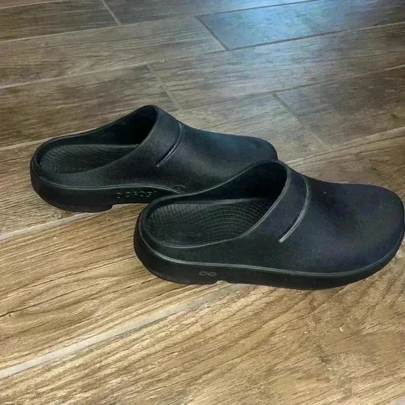 Oofos Ooclog recovery shoes - Picture 3 of 4